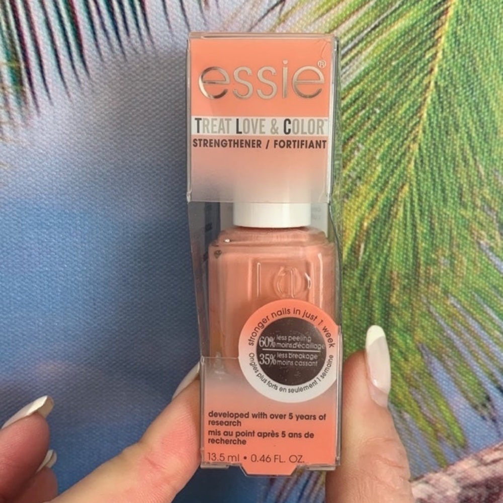 New Essie Treat Love & Color - Glowing Strong #33